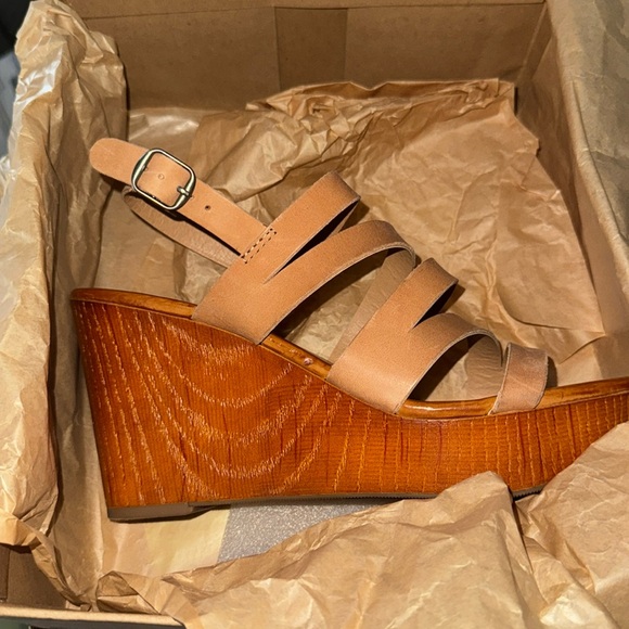 Lucky Brand - Picture 1 of 9